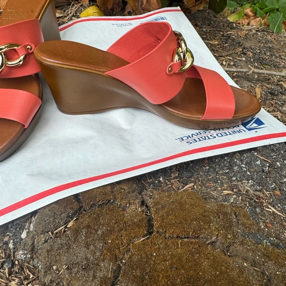 Sz 7 1/2 wedge ITALY sandals shoes - Picture 2 of 7